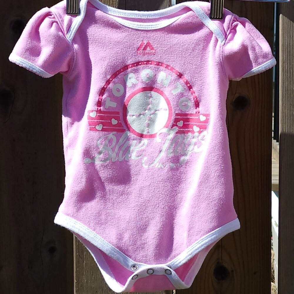 ADORABLE Majestic Toronto Blue Jays Onesie PINK 12 Month Hearts Baseball MLB